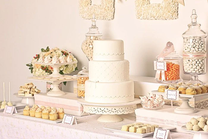 Hochzeitstorte Und Dessertbuffet